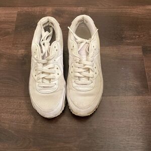 White Nike air max kids size 6.5